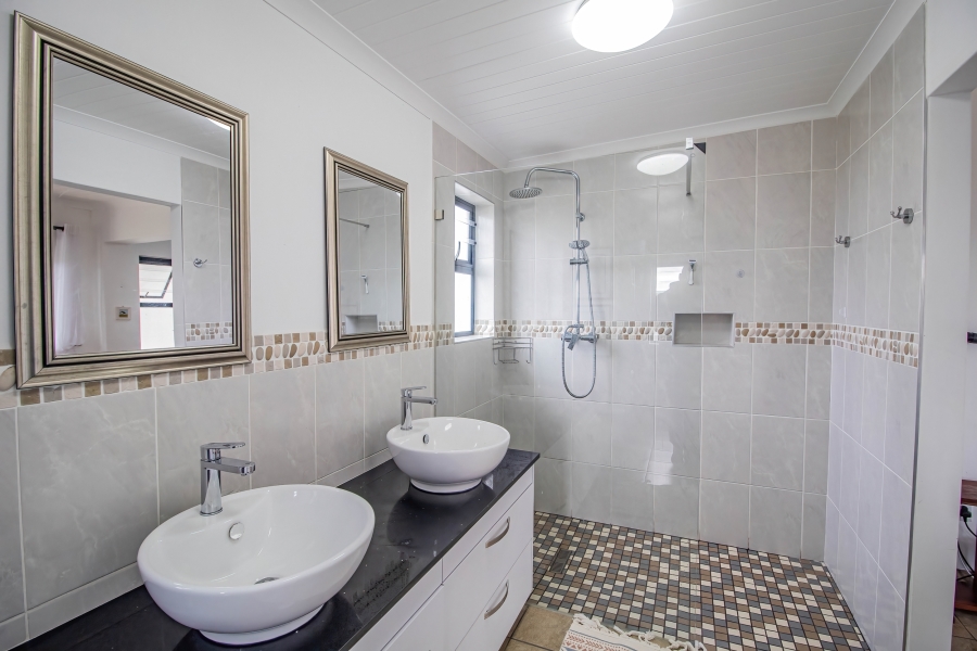 4 Bedroom Property for Sale in Jacobsbaai Western Cape